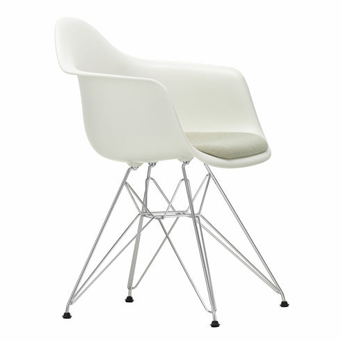 Cadeira de Braços em Plástico Eames DAR / Assento em Tecido / Base Cromada